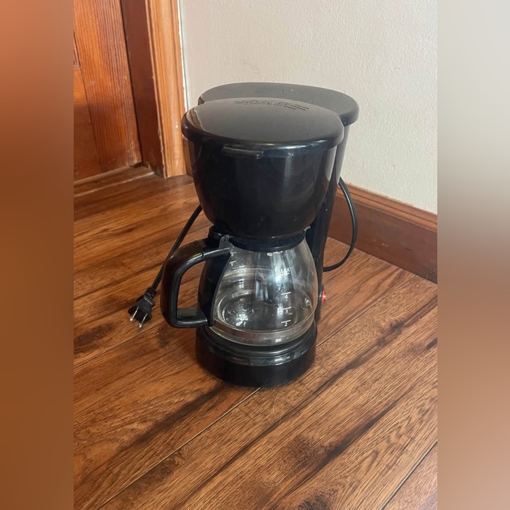 Black Coffee Maker (makes 2 cups!)